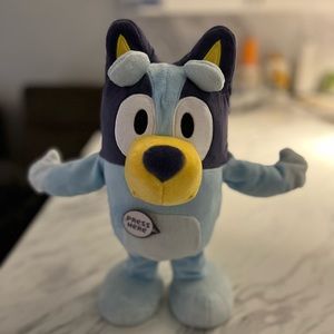 Bluey Dance and Play 14" Animated Plush